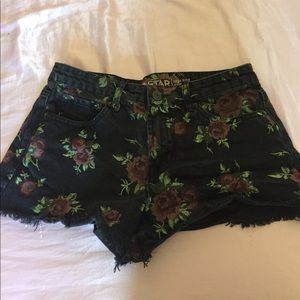 Black high-rise shorts with rose print